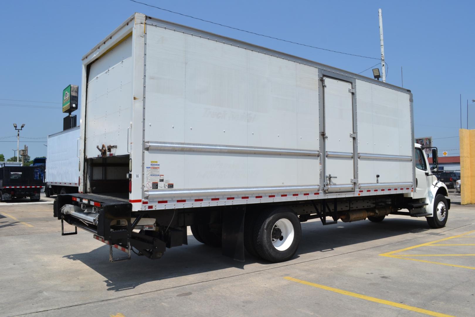 2017 WHITE /BLACK FREIGHTLINER M2-106 with an CUMMINS ISB 6.7L 220HP engine, ALLISON 2200RDS AUTOMATIC transmission, located at 9172 North Fwy, Houston, TX, 77037, (713) 910-6868, 29.887470, -95.411903 - Photo#4